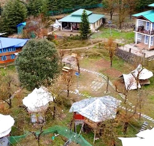 Bir Billing paragliding stay in Resort Cottages for family and Machaan Tents at Camp Oak View